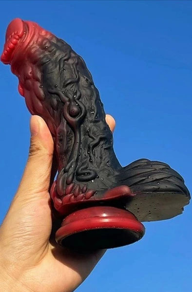 Monsterred Dragon Dildo Yong Black-Red 20 Cm 5 Monsterred Dragon Dildo Yong Black-Red 20 Cm - Bilde 3